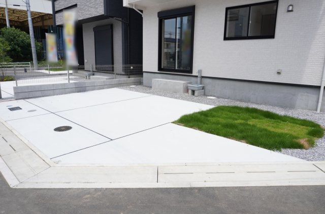 草加市新善町 新築分譲住宅 全8棟 3号棟の駐車場