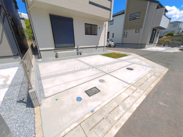 草加市新善町 新築分譲住宅 全8棟 3号棟の駐車場