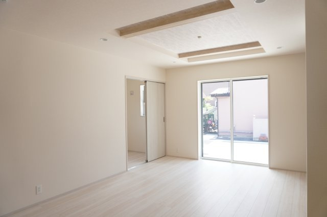 草加市新善町 新築分譲住宅 全8棟 4号棟の居間・リビング