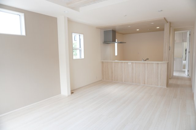 草加市新善町 新築分譲住宅 全8棟 4号棟の居間・リビング