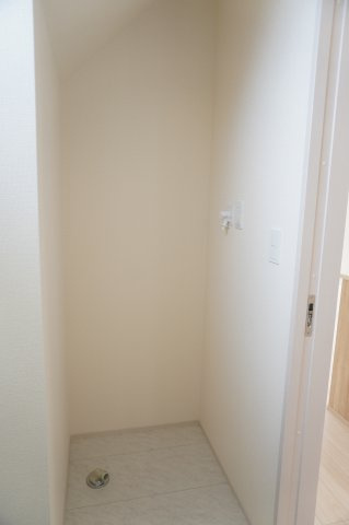草加市新善町 新築分譲住宅 全8棟 4号棟のランドリースペース