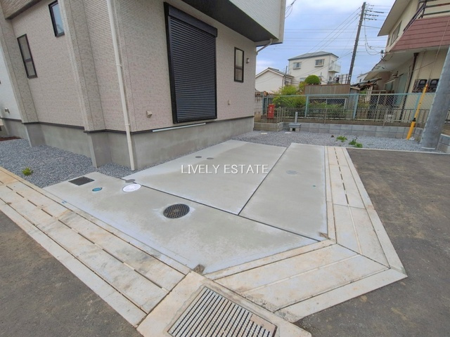 草加市新善町 新築分譲住宅 全8棟 4号棟の駐車場