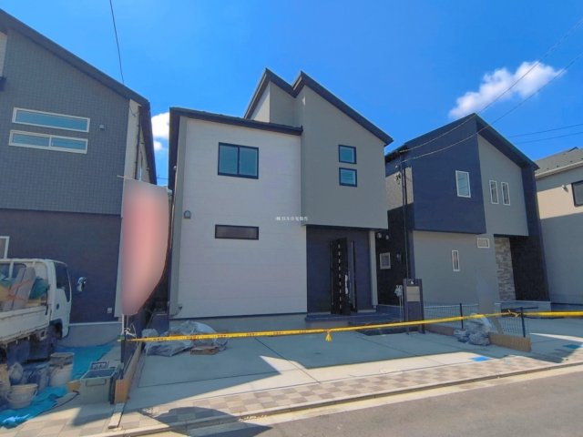 入間郡三芳町大字北永井の新築一戸建の外観|37坪以上のゆとりの敷地に建つ4LDK ！
折上天井で開放的な18帖のリビング♪