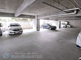 【駐車場】