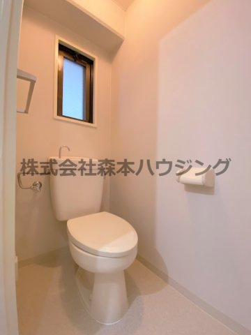【トイレ】 | 　メナール香里園 | 落ち着いた色調のトイレです