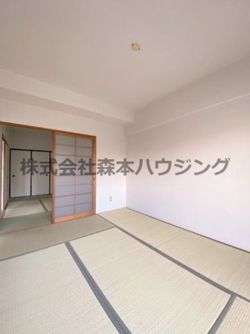 【和室】 | 　メナール香里園 | 落ち着いた雰囲気の和室付きです