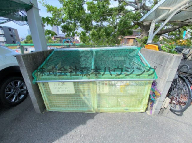 【その他共用部分】 | 　メナール香里園 | 専用ごみ置き場です