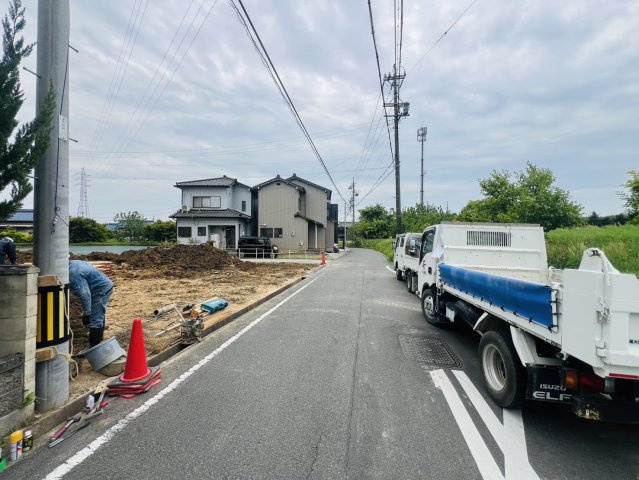 知多郡東浦町石浜中平地15番2『仲介手数料無料』新築一戸建て・建売の前面道路含む現地写真