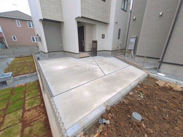 草加市新善町 新築分譲住宅 全8棟 7号棟の駐車場