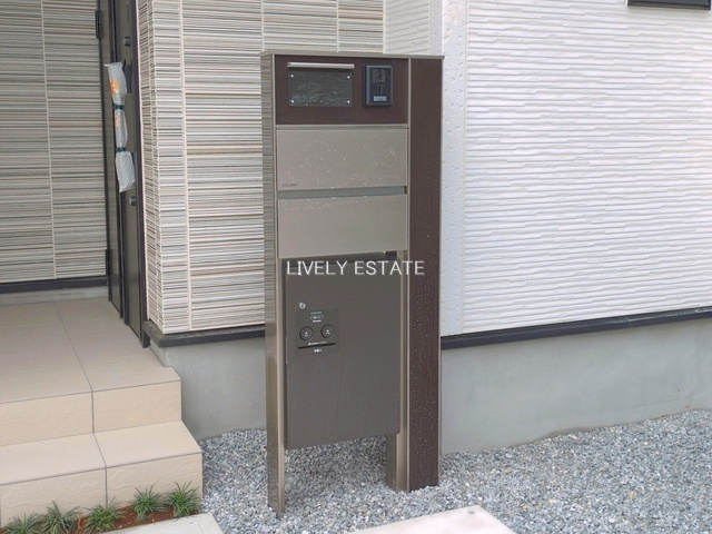 草加市新善町 新築分譲住宅 全8棟 7号棟のその他|インターホン機能・宅配BOX付き門柱