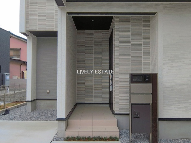 草加市新善町 新築分譲住宅 全8棟 7号棟の玄関
