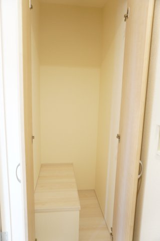 草加市新善町 新築分譲住宅 全8棟 5号棟のトイレ|収納