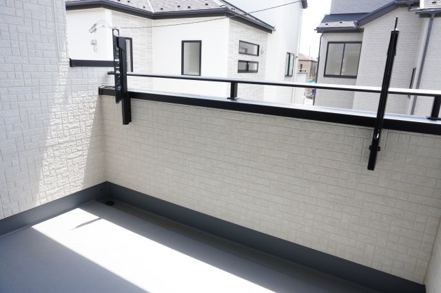 草加市新善町 新築分譲住宅 全8棟 5号棟のバルコニー