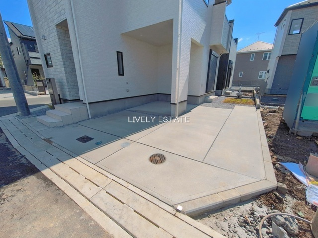 草加市新善町 新築分譲住宅 全8棟 5号棟の駐車場
