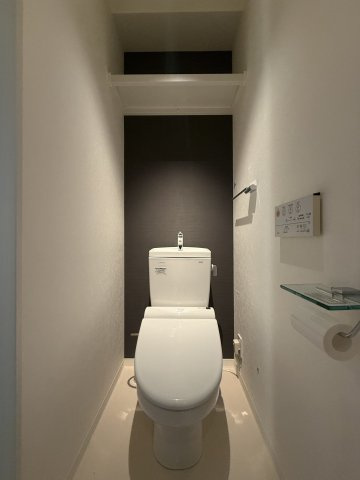 スラントウォールズのトイレ|同物件、反転の間取りです。