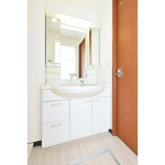 Gramercy Shirakawa Koen
