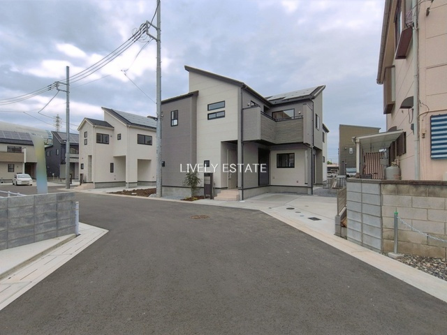 草加市新善町 新築分譲住宅 全8棟 8号棟の前面道路含む現地写真