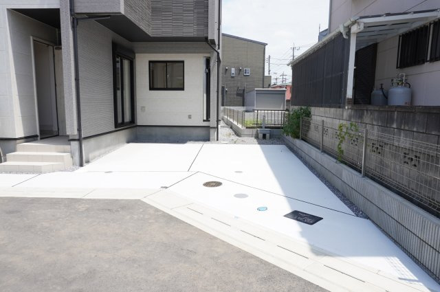 草加市新善町 新築分譲住宅 全8棟 8号棟の駐車場