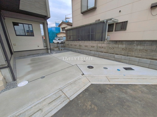 草加市新善町 新築分譲住宅 全8棟 8号棟の駐車場