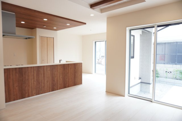 草加市新善町 新築分譲住宅 全8棟 8号棟の居間・リビング