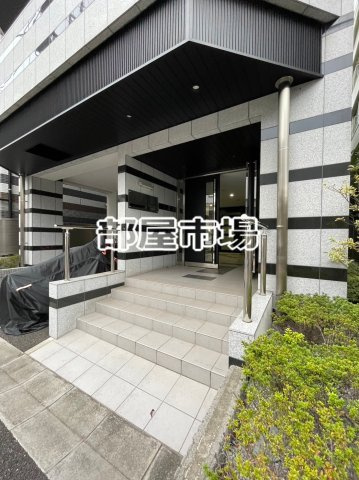 ディアレイシャス日暮里EASTのエントランス