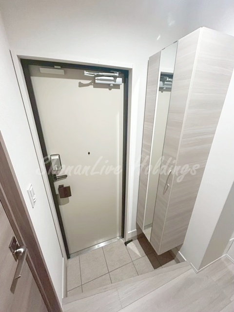 藤沢市湘南台１丁目の賃貸マンションの玄関