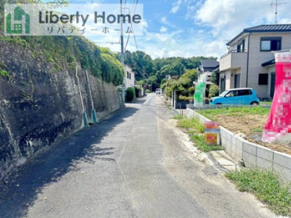 土浦市天川第4　新築戸建て　1号棟の前面道路含む現地写真