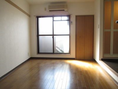 【居間・リビング】 | アークマンション | 明るくキレイなお部屋です