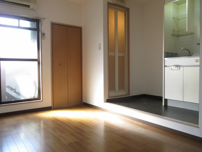 【居間・リビング】 | アークマンション | 明るくキレイなお部屋です
