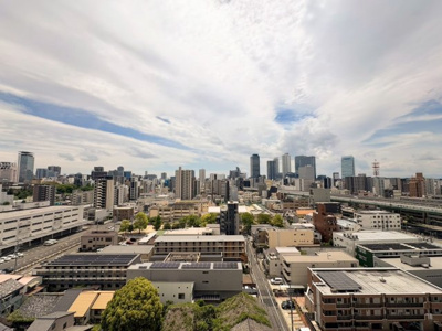 【展望】 | サンパーク幅下 | ◆まさにマンションというプライスレスな眺望です。突き抜けた空間がとても開放的で、14階から眺める景色がとても気持ちの良い空間となっております。日当たりや、通風もとても良好
