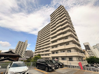 【外観】 | 当マンションは外壁がタイル貼りの15階建。完成は1994年10月。総戸数は95戸、2階以上が住戸で、いずれも南向きで日当たり・通風良好です。オートロックシステム付で防犯面にも優れております。