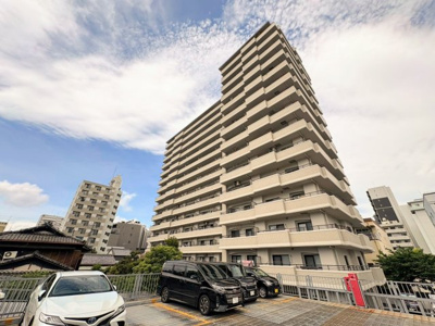 【外観】 | サンパーク幅下 | 当マンションは外壁がタイル貼りの15階建。完成は1994年10月。総戸数は95戸、2階以上が住戸で、いずれも南向きで日当たり・通風良好です。オートロックシステム付で防犯面にも優れております。