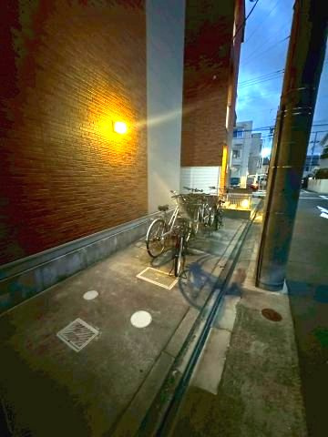 リブリ・千成　名古屋市賃貸　仲介手数料無料の駐車場