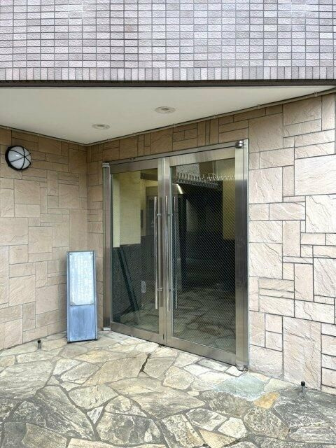 菱和パレス目白ウェルネス２１のエントランス