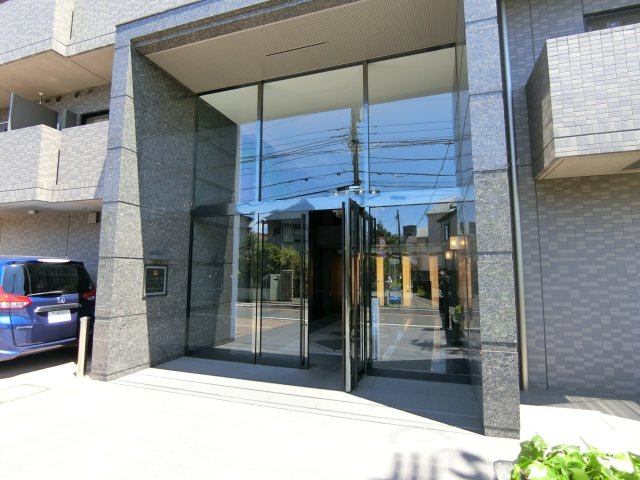 ルーブル川崎上平間弐番館のエントランス