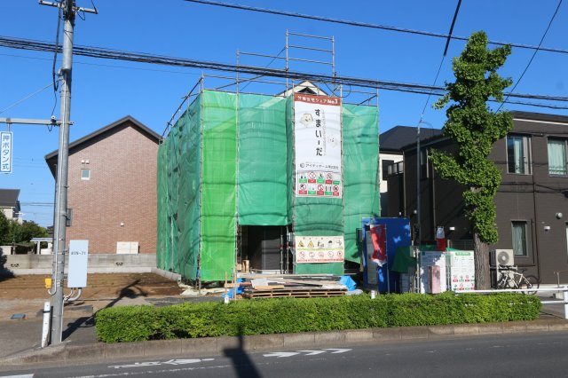 【LIGNAGE】東大和南街３丁目の外観|カースペース2台並列で駐車可能！ゆとりのカースペースで来客時にも便利です。
