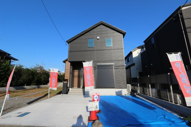 【LIGNAGE】東大和南街３丁目の外観|敷地内にはカースペースを2台分確保しており、セカンドカーをお持ちの方も安心。