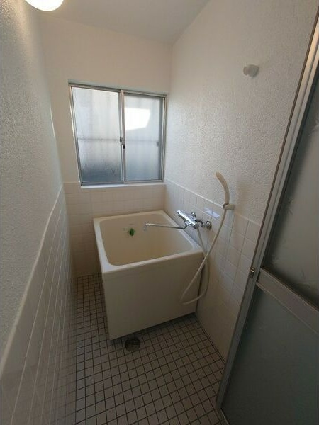 神野町戸建の浴室