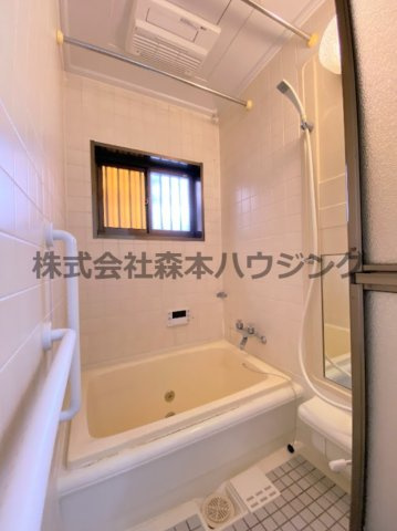 【浴室】 | 　大東市寺川5丁目戸建貸家 | 落ち着いた空間のお風呂です