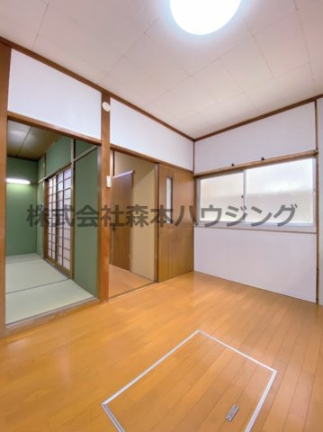 【居間・リビング】 | 　大東市寺川5丁目戸建貸家 | 使いやすいキッチンスペースです