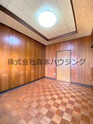 【洋室】 | 　大東市寺川5丁目戸建貸家 | 個人の部屋や寝室として使える洋室です
中2階
