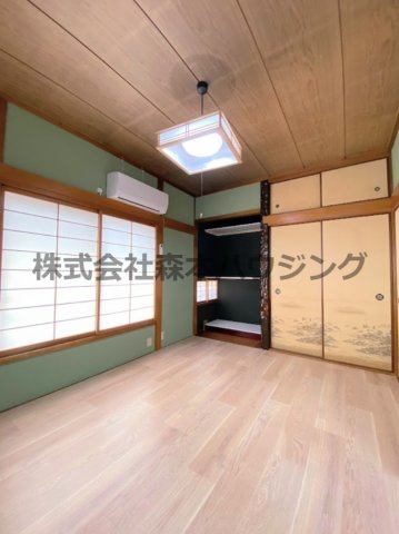 【洋室】 | 　大東市寺川5丁目戸建貸家 | ゆったりした洋室です
2階