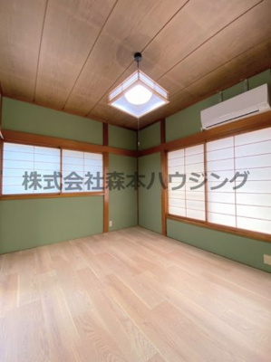 【洋室】 | 　大東市寺川5丁目戸建貸家 | 明るい洋室です
2階