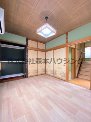 【寝室】 | 　大東市寺川5丁目戸建貸家 | 落ち着いて過ごせるお部屋なので、寝室にいかがでしょうか
2階