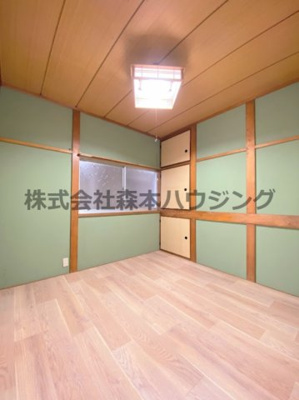 【洋室】 | 　大東市寺川5丁目戸建貸家 | 使い勝手のいい洋室です
2階