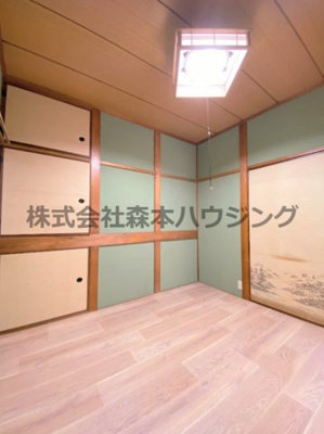 【洋室】 | 　大東市寺川5丁目戸建貸家 | 個人の部屋や寝室として使える洋室です
2階