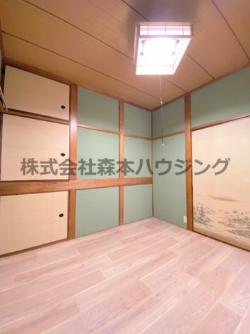 【洋室】 | 　大東市寺川5丁目戸建貸家 | 個人の部屋や寝室として使える洋室です
2階