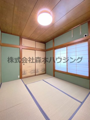 【和室】 | 　大東市寺川5丁目戸建貸家 | 和室ならではの温かな和の空間で寛ぎの時間を過ごせます
3階