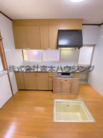 【収納】 | 　大東市寺川5丁目戸建貸家 | 便利な床下収納があります