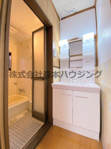 【洗面所】 | 　大東市寺川5丁目戸建貸家 | 使いやすい洗面所です
